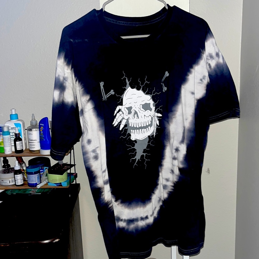 Men’s Lurkin Class skull Shirt